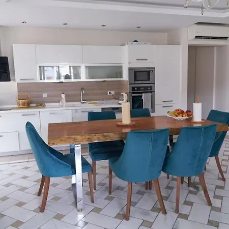 Cleopatra Ultra-luxury 3-bedroom Penthouse Alanya