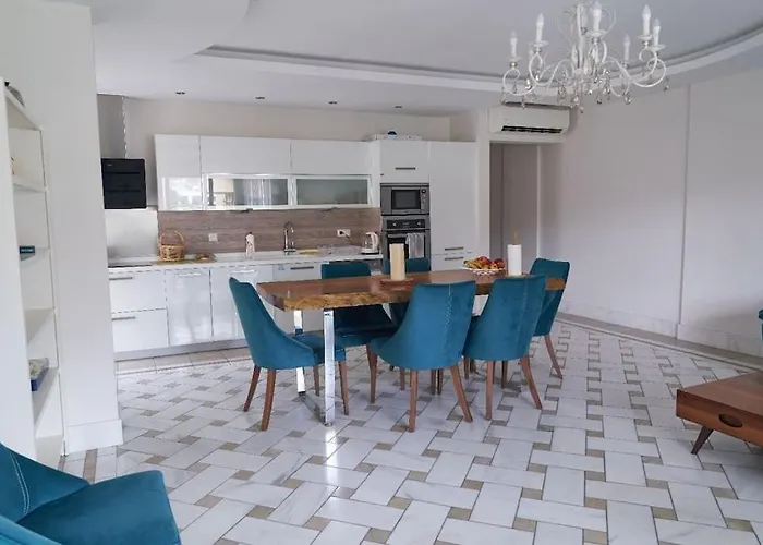 Cleopatra Ultra-luxury 3-bedroom Penthouse Alanya